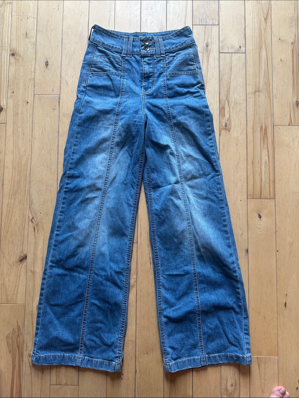 High-Rise Wide Leg Jeans in Medium Blue
